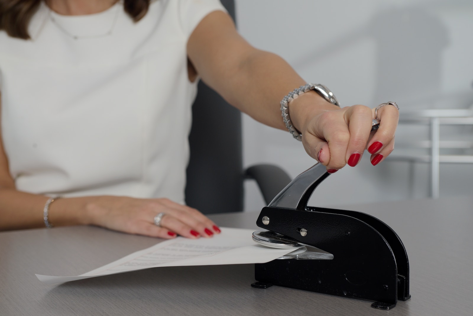An In-depth Guide on UPS Notary Services and Costs