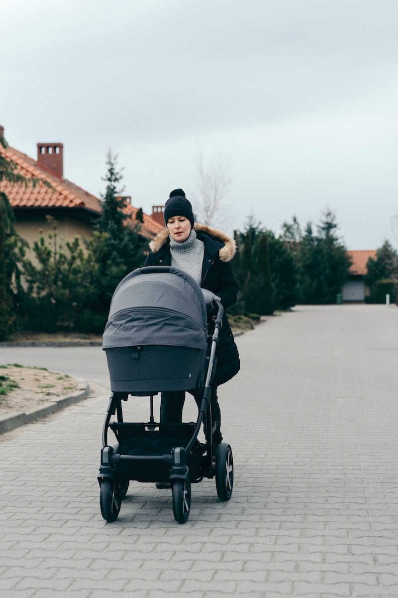 How to Choose a Stroller: A Comprehensive Guide for New Parents